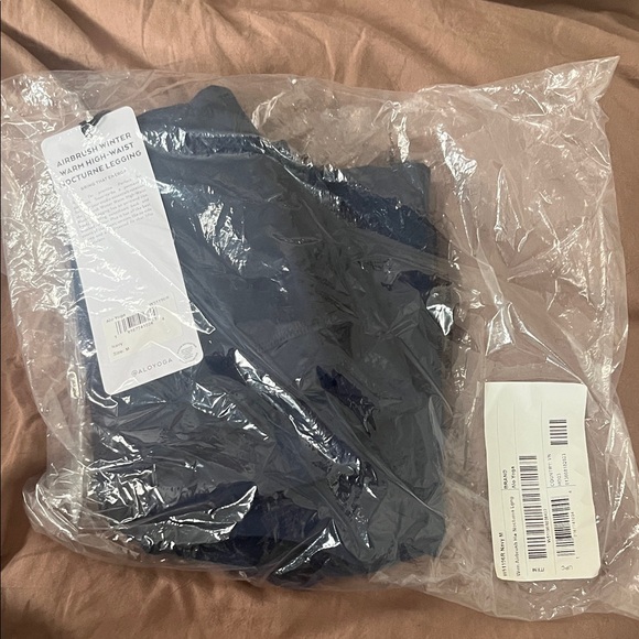 ALO Yoga Deep Blue Leggings - Picture 4 of 4